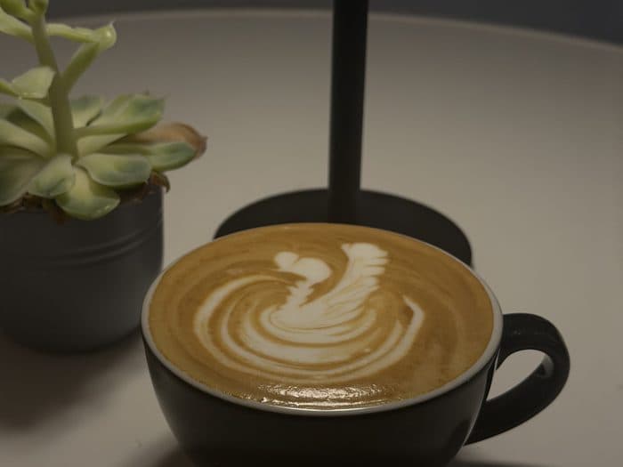 Fertige Tasse mit Latte Art