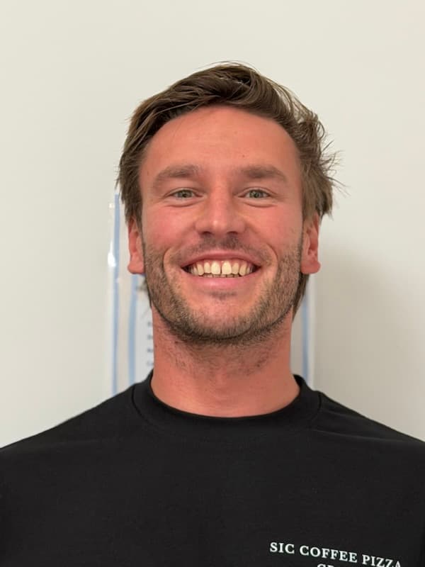 Porträt von Niklas Bayha, Gründer & Pizzaiolo bei SIC Coffee Pizza